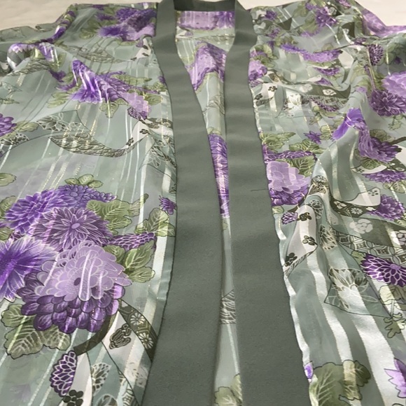 R&M Richards Kimono - Picture 2 of 7